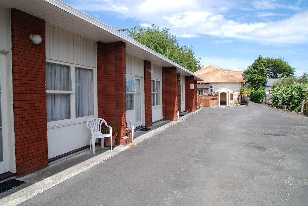 Manhattan Lodge Motel Hamilton Exterior photo