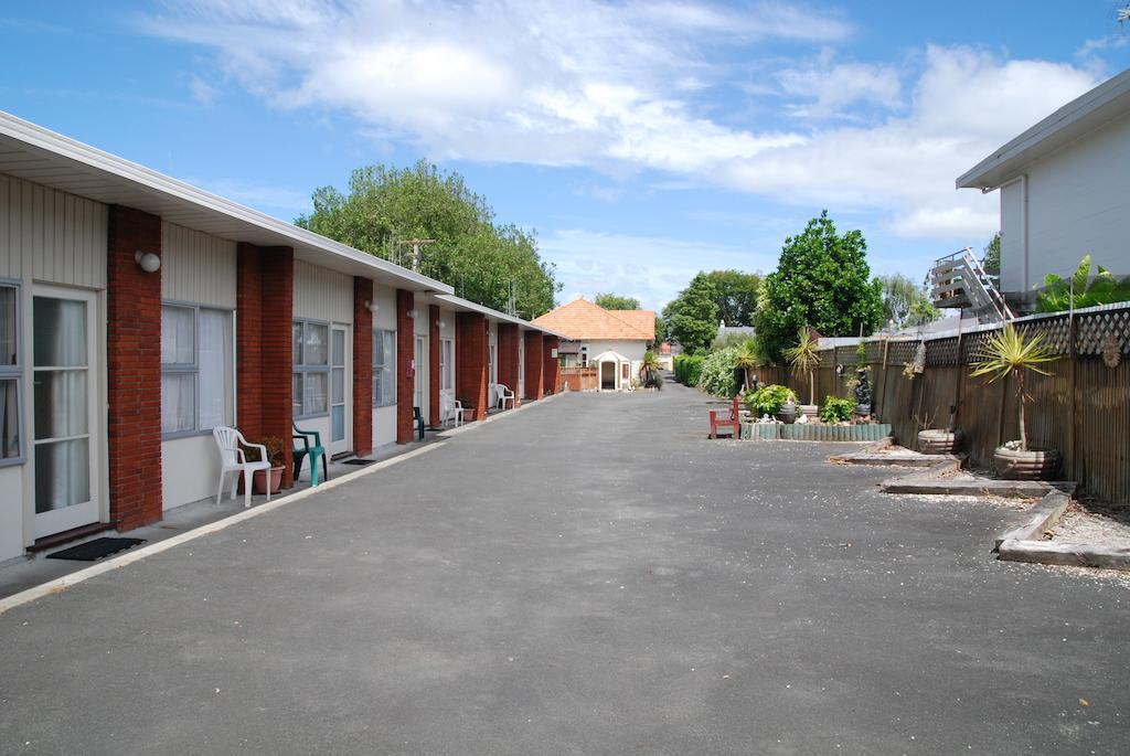 Manhattan Lodge Motel Hamilton Exterior photo