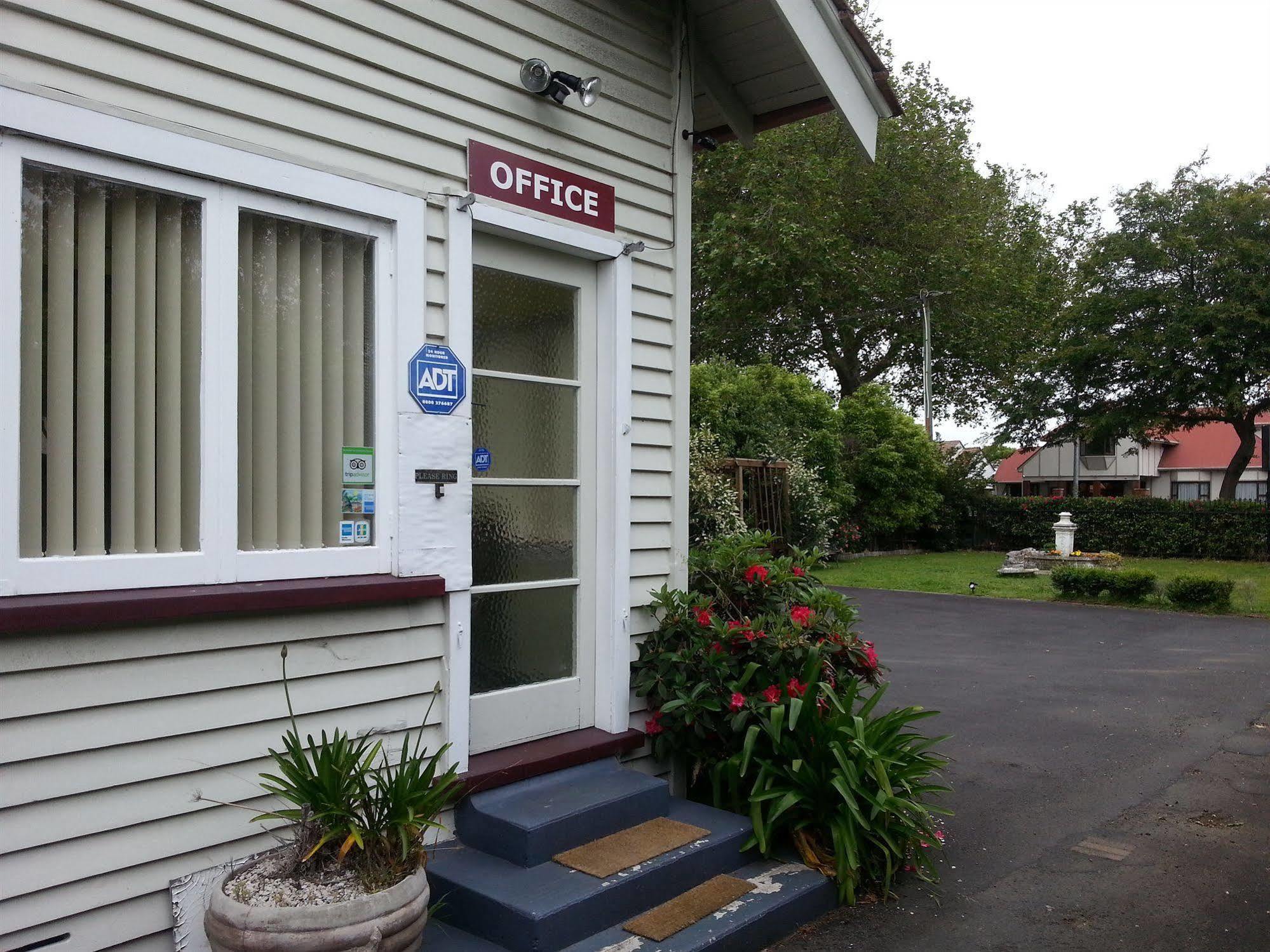 Manhattan Lodge Motel Hamilton Exterior photo